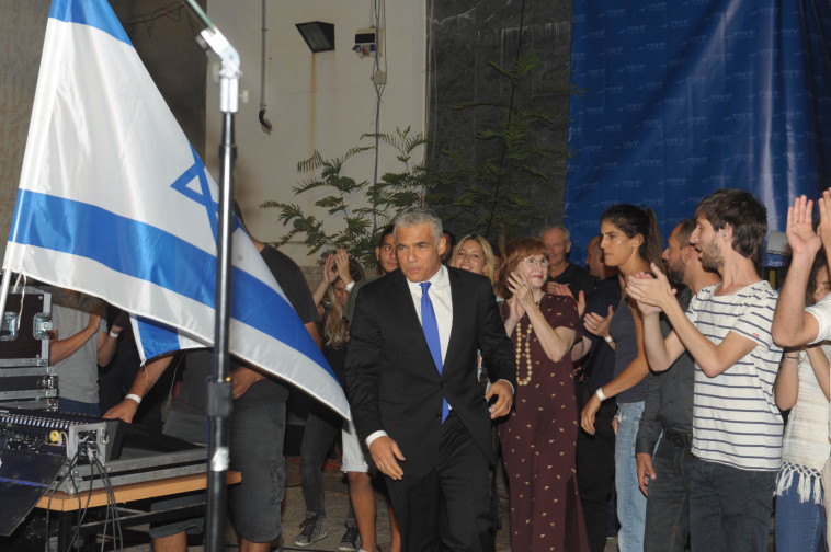 יאיר לפיד בכנס בראשון לציון, הערב. צילום: אבשלום ששוני