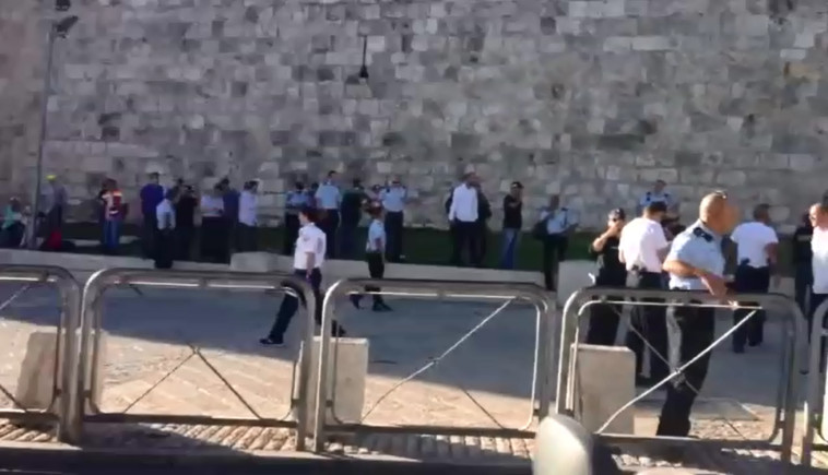 רגעים לאחר הפיגוע. צילום: מד&quot;א