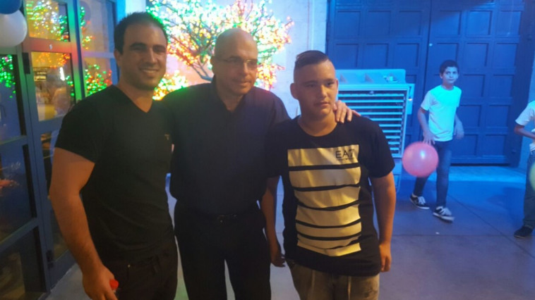 רובן מלקורוב עם ראש העירייה איציק ברוורמן. צילום: אלון חכמון