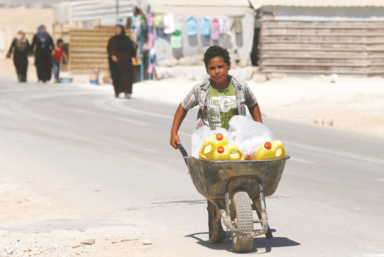 אחד מ-200 ילדים בעולם הוא פליט. צילום: רויטרס