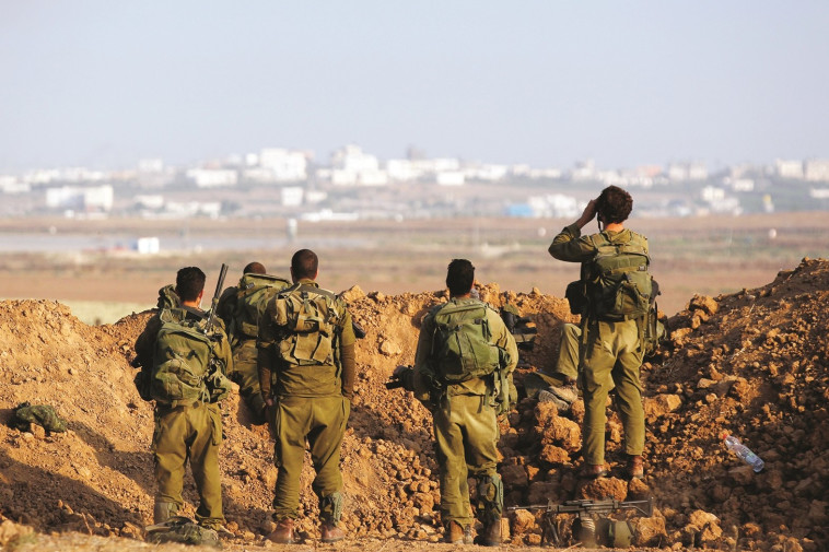 ישרתו יותר זמן? לוחמים בצוק איתן. צילום: רויטרס ישרתו יותר זמן? לוחמים בצוק איתן. צילום: רויטרס