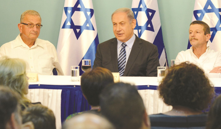  למשלחת הישראלית לווינה לא צפויים חיים קלים - זאב שניר וד&quot;ר שאול חורב. צילום: חיים צח, לע&quot;מ