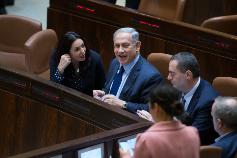 צריך להתחיל לחשוש? נתניהו ורגב במליאת הכנסת. צילום: יונתן סינדל, פלאש 90