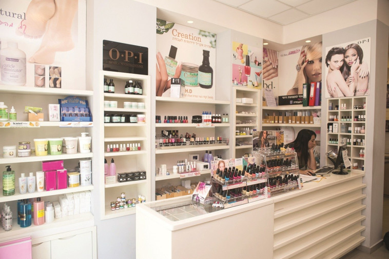 מותג הלק האמריקאי OPI בשדרות יהודית. צילום: שחר פליישמן