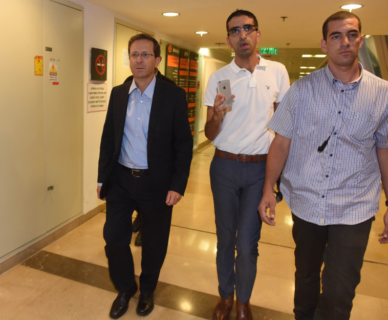 הרצוג הגיע להיפרד מפרס. צילום: אבשלום ששוני