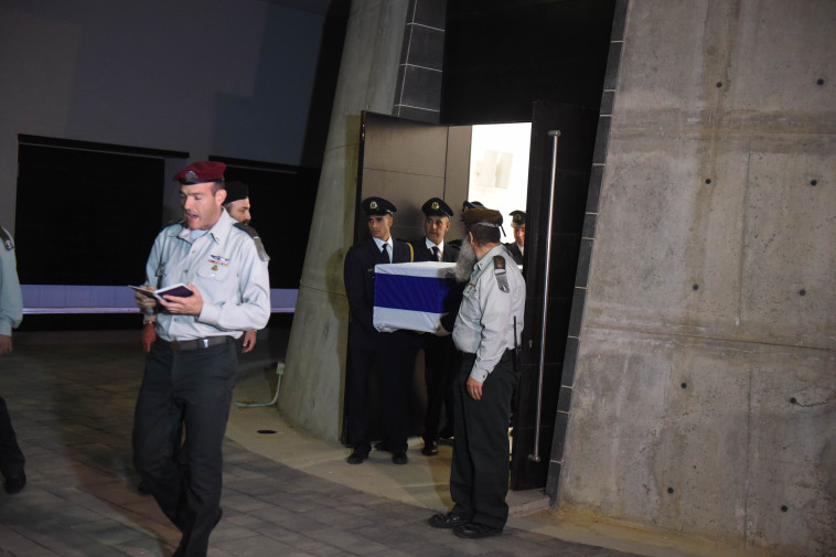 ארונו של פרס. צילום: אבשלום ששוני