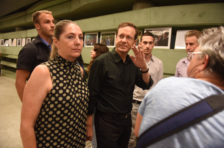 יו&quot;ר האופוזיציה יצחק