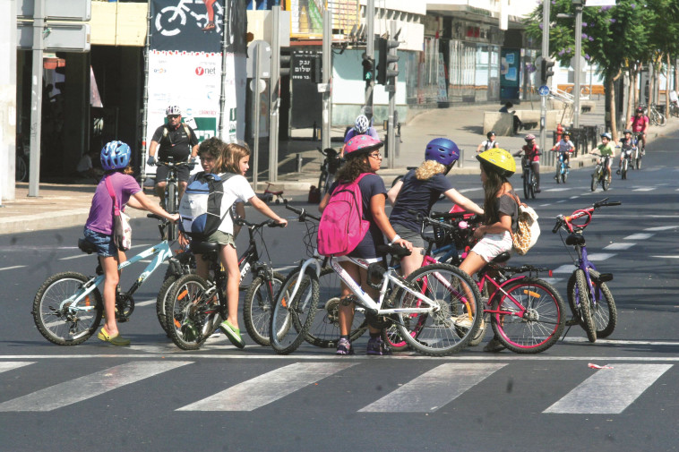 אופניים ביום כיפור. צילום: רוני שיצר, פלאש 90