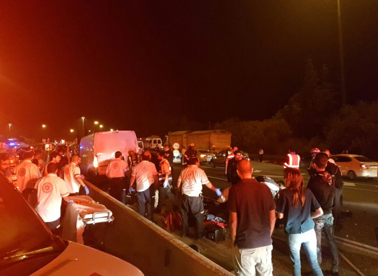 זירת התאונה. צילום: דוד קליימן, תיעוד מבצעי מד&quot;א