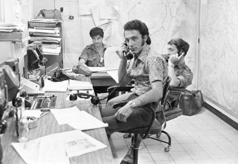 אנשי מילואים בבור בזמן המלחמה. צילום באדיבות ארכיון צה