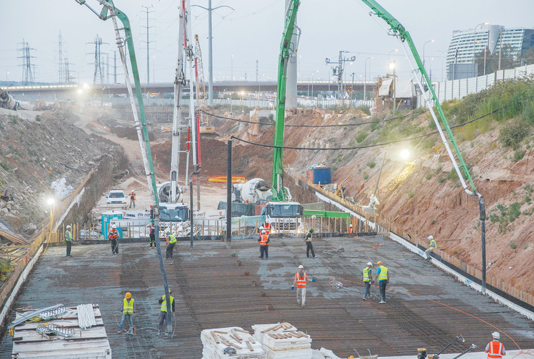 פקקי ענק. עבודות הרכבת הקלה בת&quot;א. צילום: נת&quot;ע