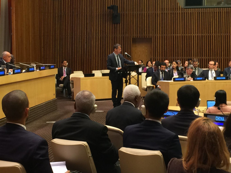 חגי אלעד נואם מול מועצת הביטחון. צילום: צ'לסי ברלין, בצלם USA