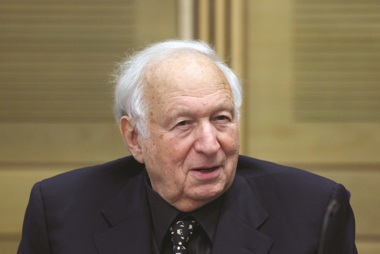 &quot;אבי לא היה שופט כמו אביו, אביו היה סוחר&quot;. מישאל חשין. צילום: קובי גדעון, פלאש 90