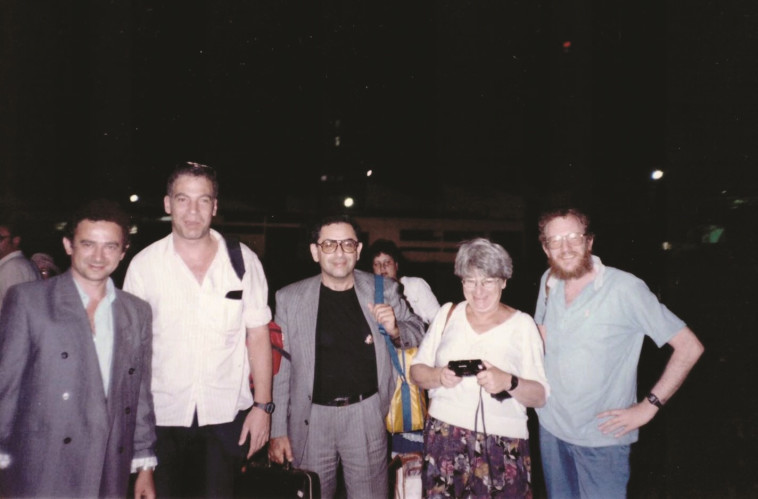 אריאל (שני משמאל) ועציון