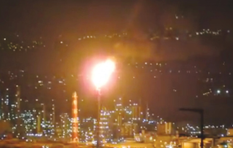 להבה בבתי הזיקוק, בפעם הקודמת החודש. צילום: עופר כרפס