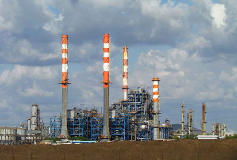 מפעל כרמל אולפינים במפרץ חיפה. צילום: אילן מלסטר, המשרד להגנת הסביבה