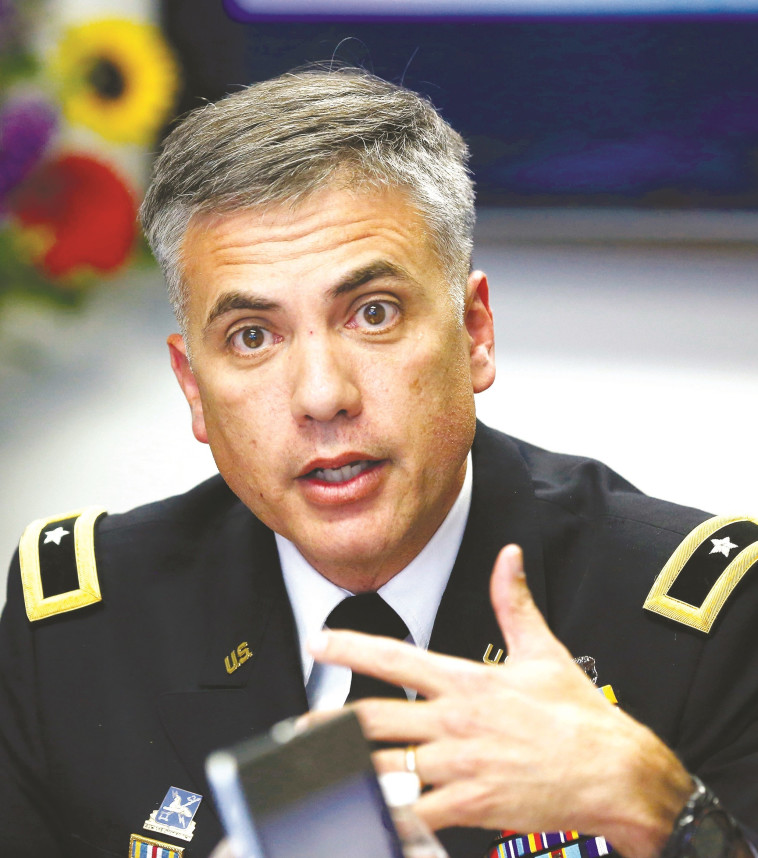 לוטננט גנרל נקסונה, משימה כבדת משקל. צילום: רויטרס