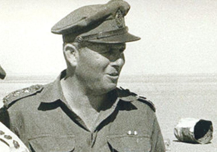 &quot;דיין נזף בו מול קציני המטכ&quot;ל. אסף שמחוני. צילום: אברהם ורד, &quot;במחנה&quot;,ארכיון צה&quot;ל במשרד הביטחון