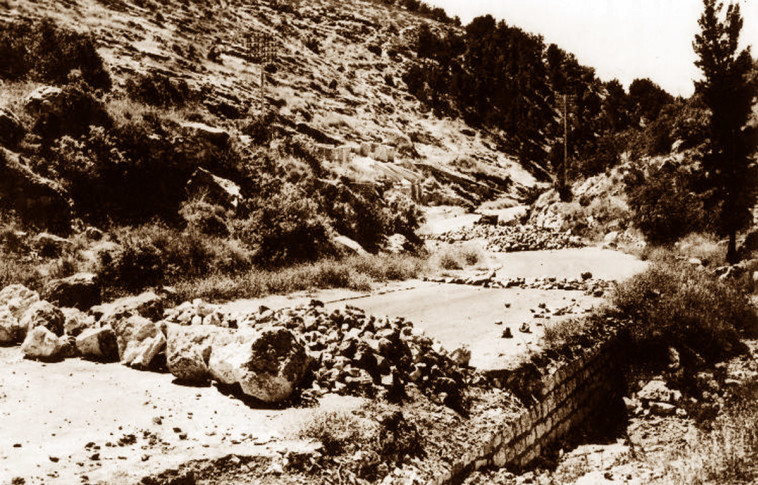 מחסום דרכים בשער הגיא. צילום: ארכיון הפלמ"ח מחסום דרכים בשער הגיא. צילום: ארכיון הפלמ"ח