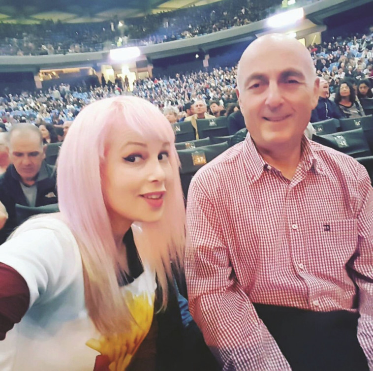 עם אביה יעקב לוקסנבורג. 