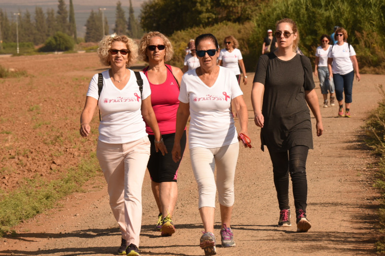 הצעדה למען מודעות מוקדמת לגילוי סרטן השד. צילום: מ.א. הגליל העליון