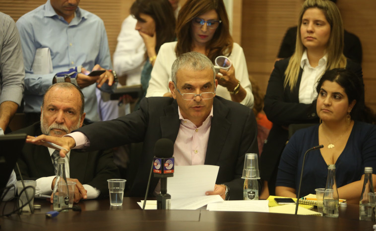 כחלון בוועדה, היום. צילום: מרק ישראל סלם