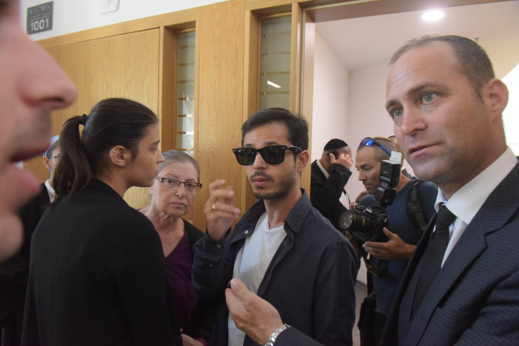 שירי סובול וקרוב משפחתה אשר תקף את עזרי עמרם. צילום: אבשלום ששוני