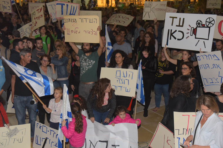 הפגנה נגד סגירת רשות השידור. צילום: אבשלום ששוני
