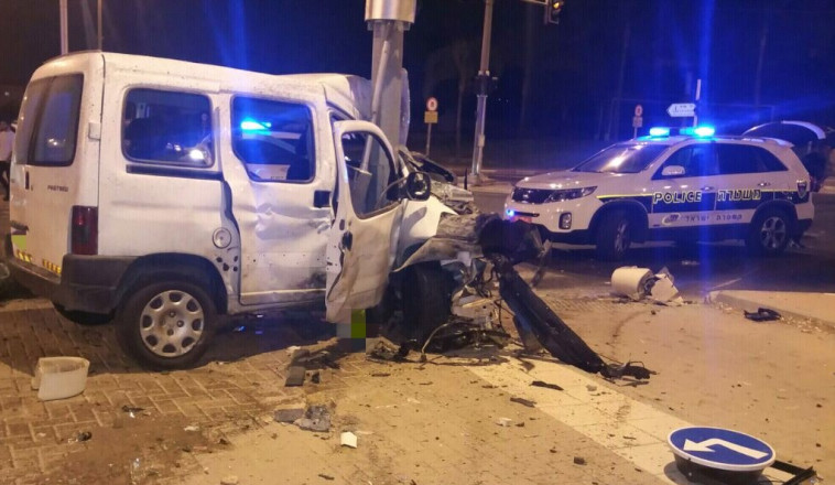 תאונת הדרכים שאירעה בבאר שבע. צילום: דוברות מד"א