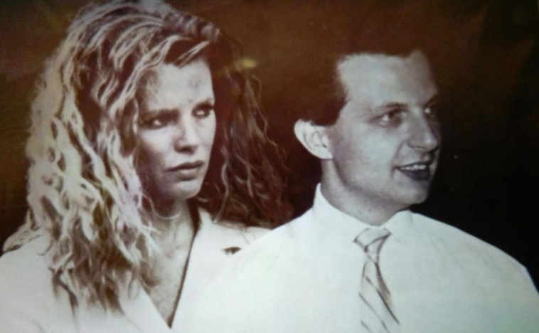 &quot;כבר אז היא היתה מאד יפה&quot;. ג'פרי לוי וקים בייסינגר. צילום פרטי