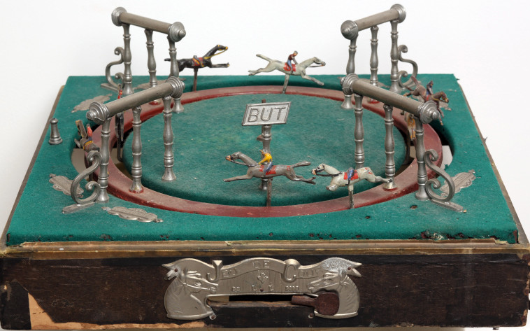 העתיק ביותר. משחק הימורים על סוסים מ-1860. צילום פרטי