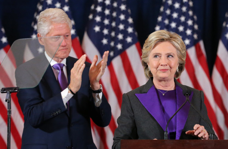 במקום לשבור את תקרת הזכוכית, הפסידה לכוכב ריאליטי. צילום: רויטרס