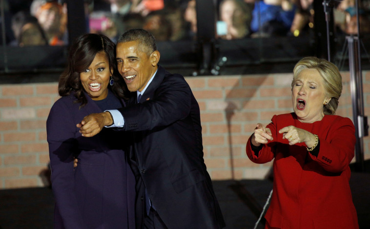 לאט שכחה להודות. קלינטון ובני הזוג אובמה. צילום: רויטרס