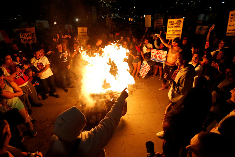 מפגינים בלוס אנג'לס. צילום: רויטרס