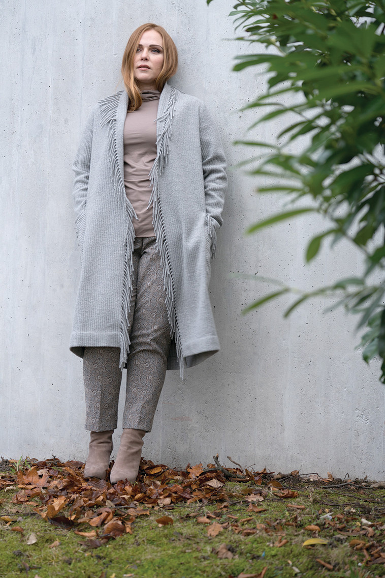 שיק קלאסי, על זמני. ADAM BRODY, יח&quot;צ