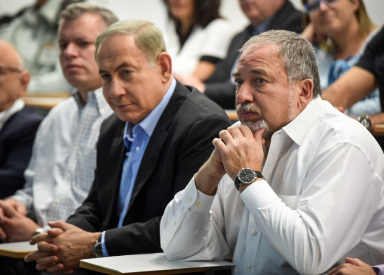 אביגדור ליברמן ובנימין נתניהו. צילום: פלאש 90