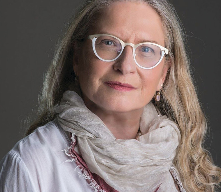 &quot;השיתוף והרצון לקבל לייקים ותגובות מזרים מרחיקים אותנו מהקרובים לנו&quot;. מנכ&quot;לית מכון אדלר, אסנת הראל