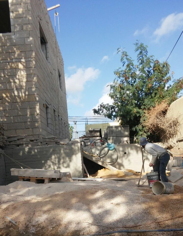 ביתו המתרחב של אביגדור ליברמן בנוקדים, מחוץ לגושי ההתיישבות. צילום: קרני אלדד