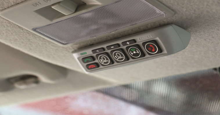 כפתור לזיהוי והתראה על שכחת ילדים ברכב