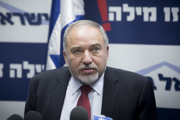 יביא לאישור השרים. שר הביטחון ליברמן. צילום: מרים אלסטרף פלאש 90 