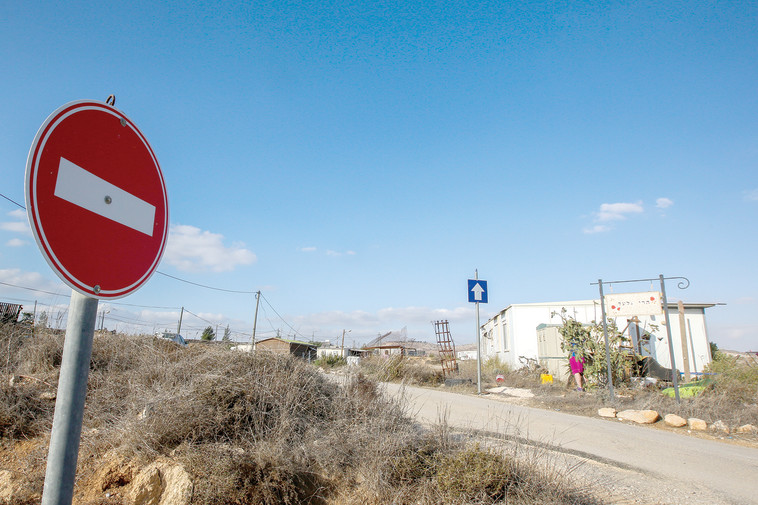 עמונה. הנערים פזרו כרוזים לסירוב פקודה כשנעצרו. צילום: מרק ישראל סלם