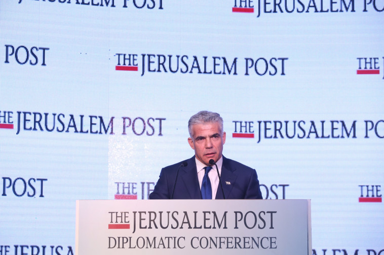 יאיר לפיד בכנס הדיפלומטים של הג'רוסלם פוסט. צילום: מרק ישראל סלם