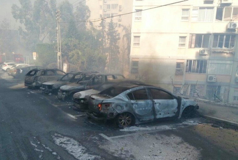 נזקי השריפה בחיפה. צילום: אבשלום ששוני