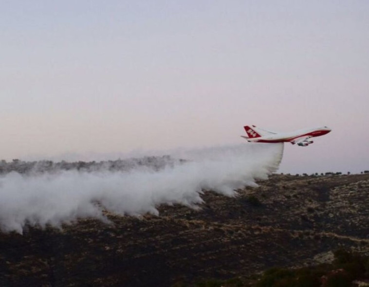 הסופרטנקר בגל השריפות. מה יישאר מ&quot;טרור המציתים&quot;? צילום: דוברות המשטרה