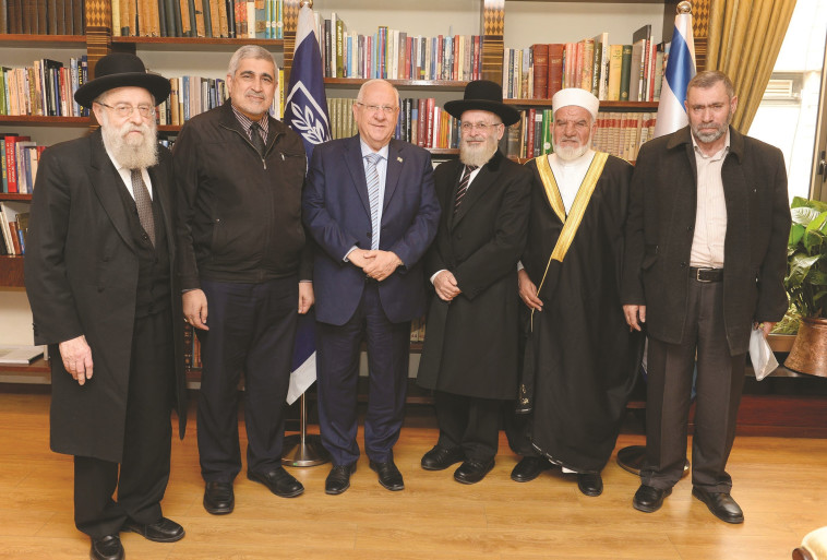 &quot;מבקשים פתרון אחר&quot;. הנשיא ריבלין ואנשי הדת בבית הנשיא. צילום: מארק ניימן, לע&quot;מ