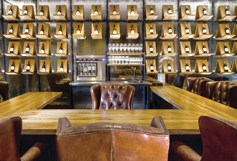 חדר היין של יקב נטופה. צילום: חן קלמנוביץ