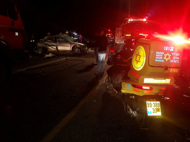 פינוי הפצועים. צילום: איתי מזור, תיעוד מבצעי מד&quot;א