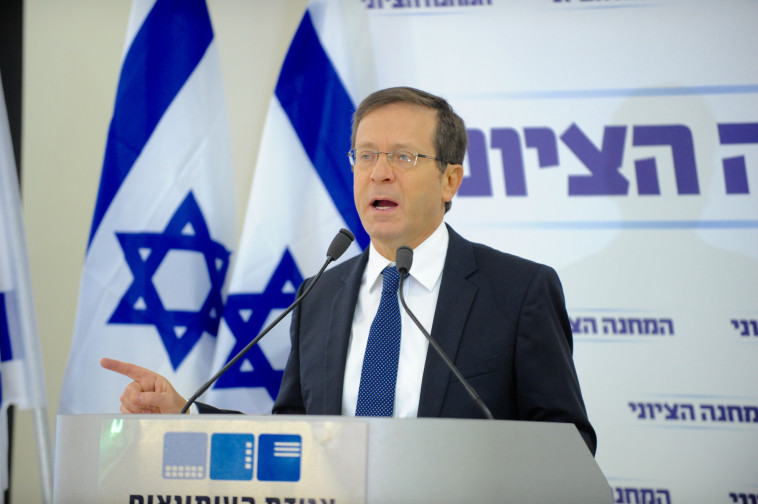 לא מתכוון ללכת לשום מקום. הרצוג. צילום: אבשלום ששוני