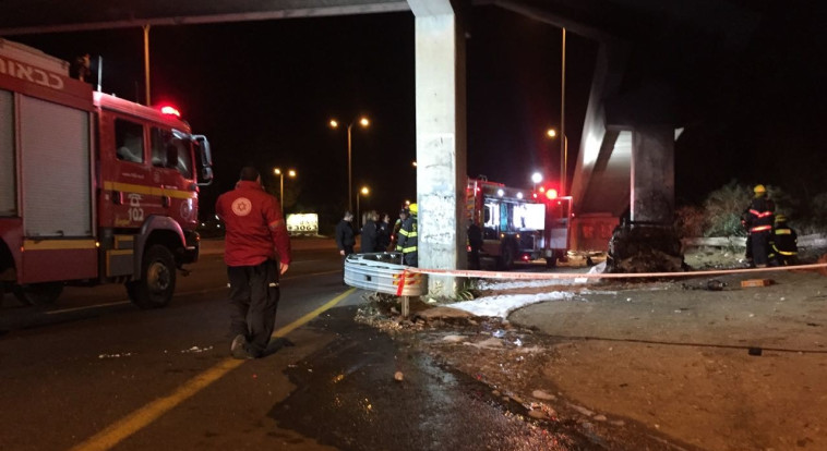 תאונת הדרכים בכביש 2. צילום: יששכר וויס תיעוד מבצעי מד&quot;א