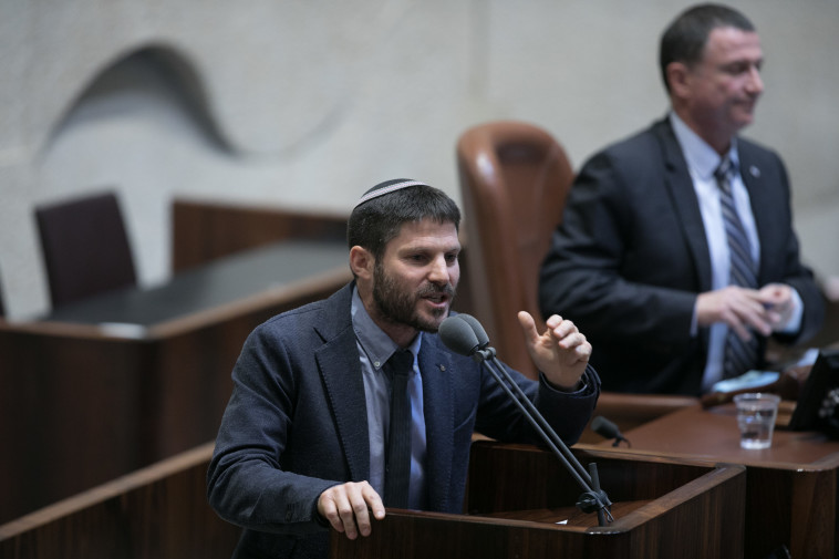 בצלאל סמוטריץ' בעת ההצבעה על חוק ההסדרה. צילום: יונתן זינדל, פלאש 90 בצלאל סמוטריץ' בעת ההצבעה על חוק ההסדרה. צילום: יונתן זינדל, פלאש 90